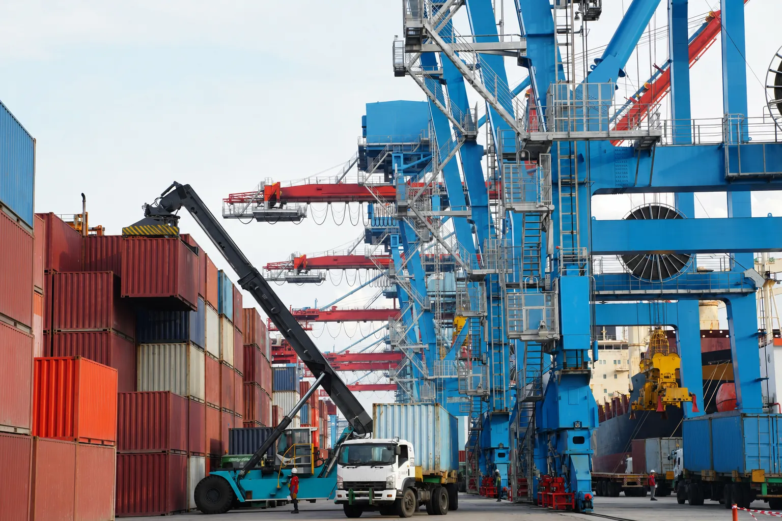 Illustrative container terminal with travelling gantry cranes